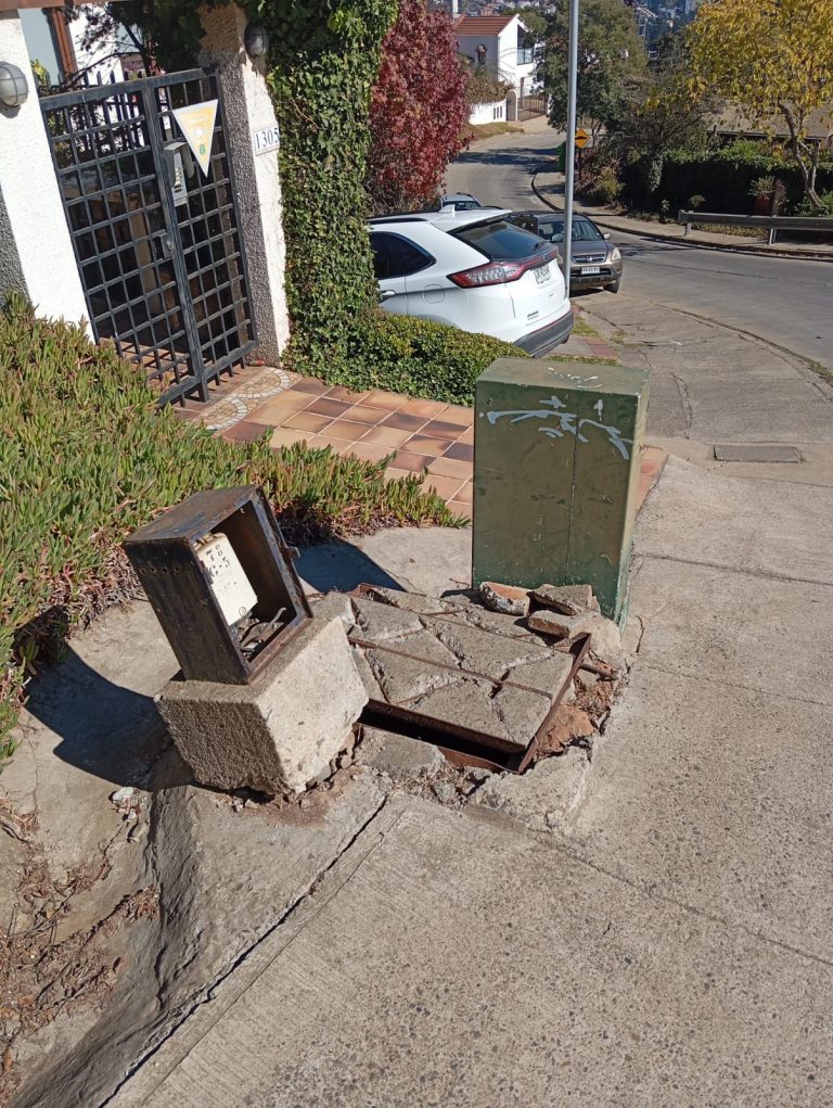 JUNTA DE VECINOS ELEVA SOLICITUD AL MUNICIPIO PARA EL RETIRO DE CAJAS ANALÓGICAS EN DESUSO Y PARA EL MANTENIMIENTO DE TAPAS DE CÁMARAS ABIERTAS